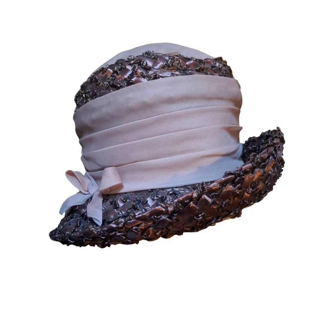 Draft ListingVintage Favorette Women’s Hat – Woven Ribbon Straw with Satin Band